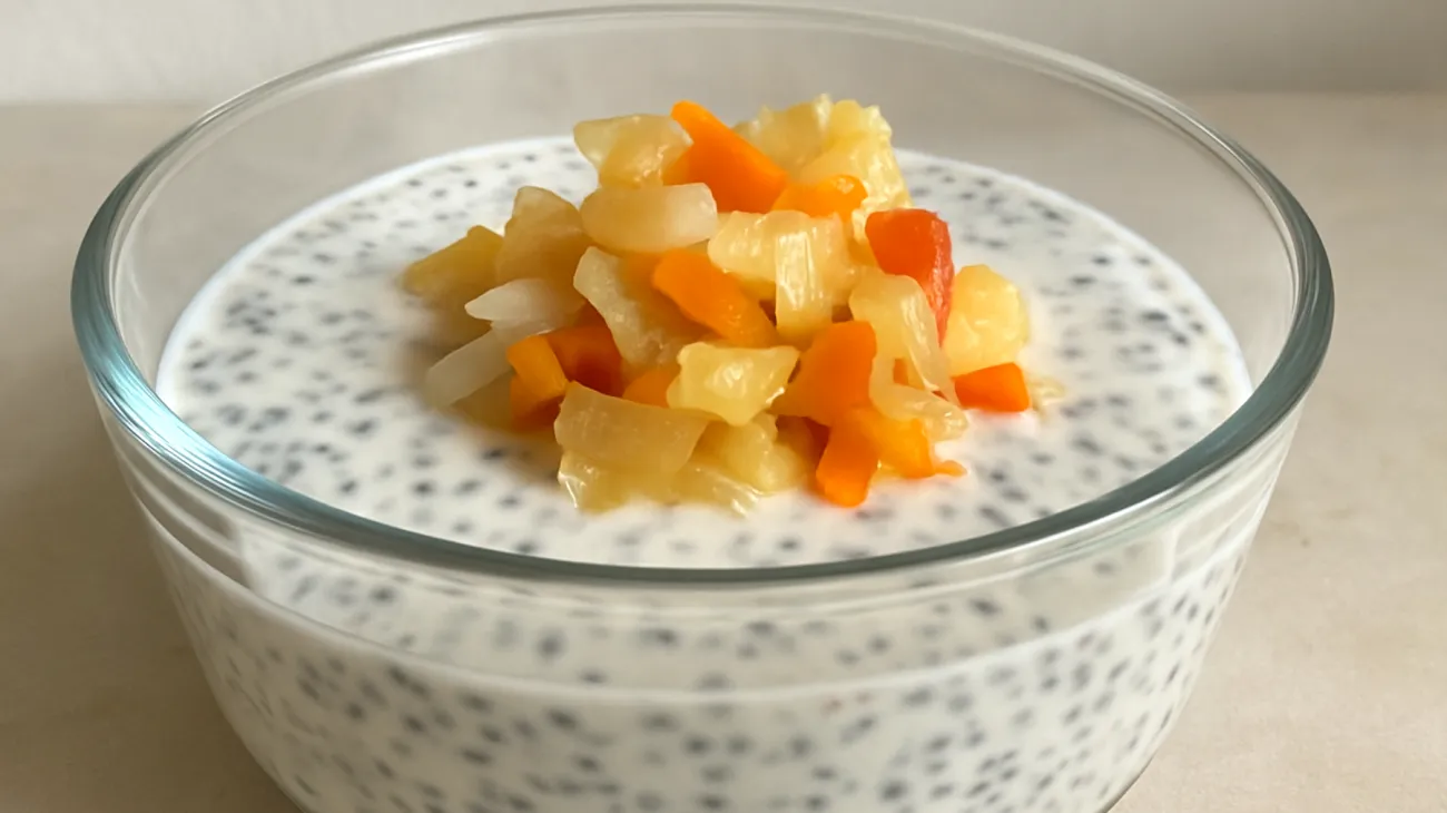 Kefir-Chia-Pudding mit fermentierten Gemüsestückchen"